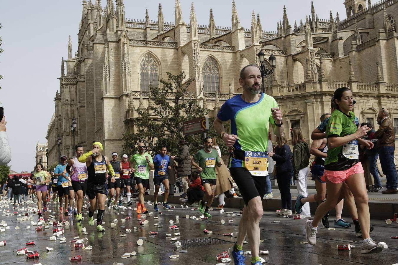 Participantes en el Zurich Maratón de Sevilla 2023