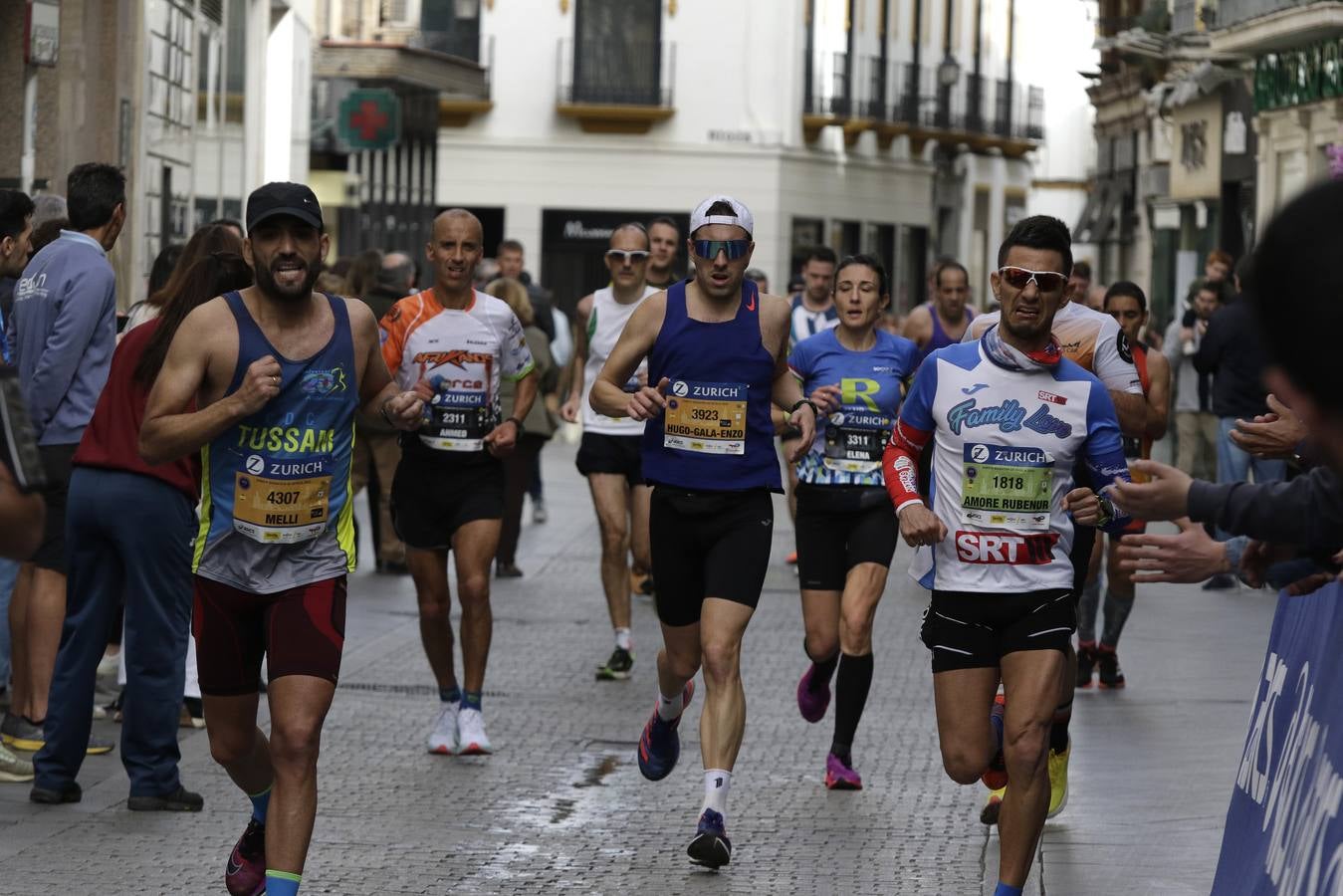 Participantes en el Zurich Maratón de Sevilla 2023