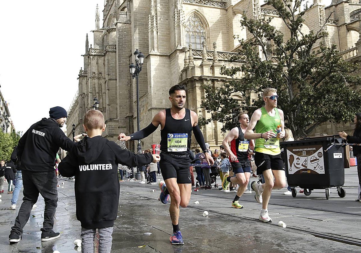 Participantes en el Zurich Maratón de Sevilla 2023