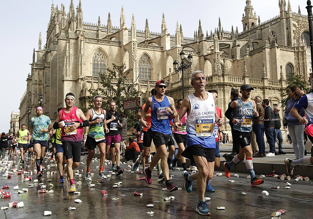 Participantes en el Zurich Maratón de Sevilla 2023