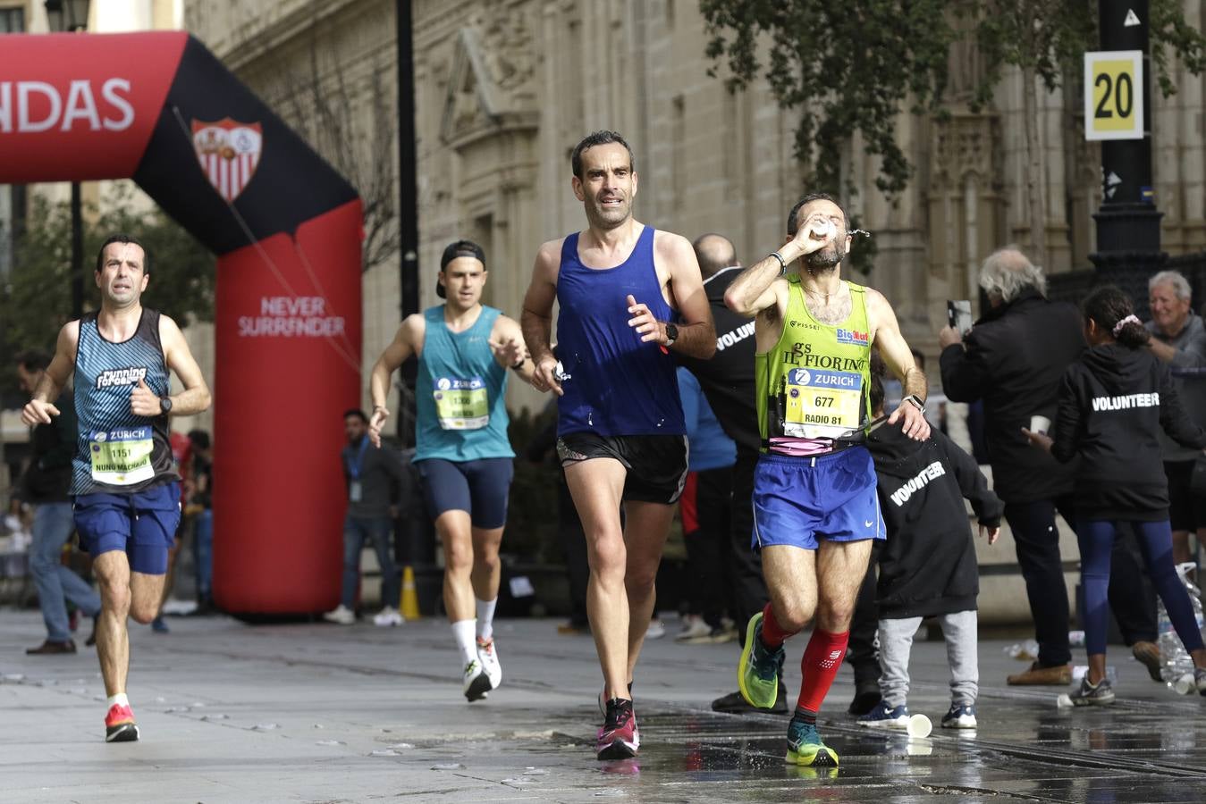 Participantes en el Zurich Maratón de Sevilla 2023