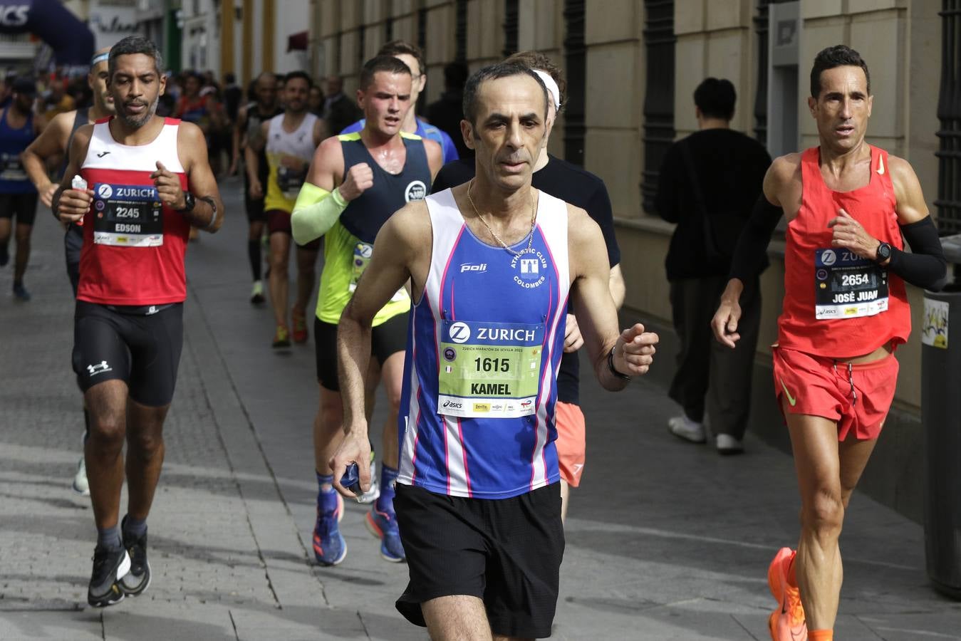 Participantes en el Zurich Maratón de Sevilla 2023