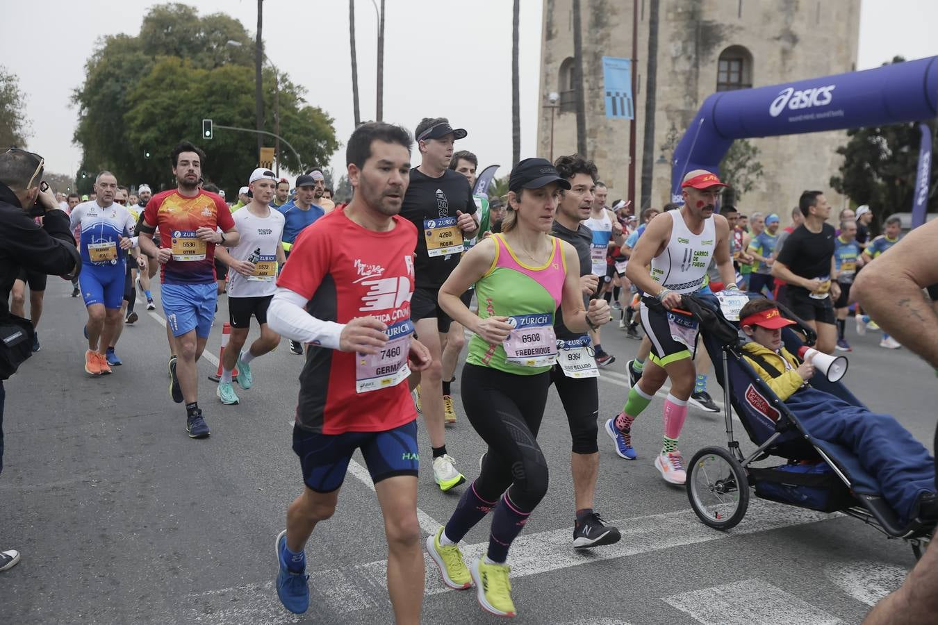 Participantes en el Maratón de Sevilla 2023