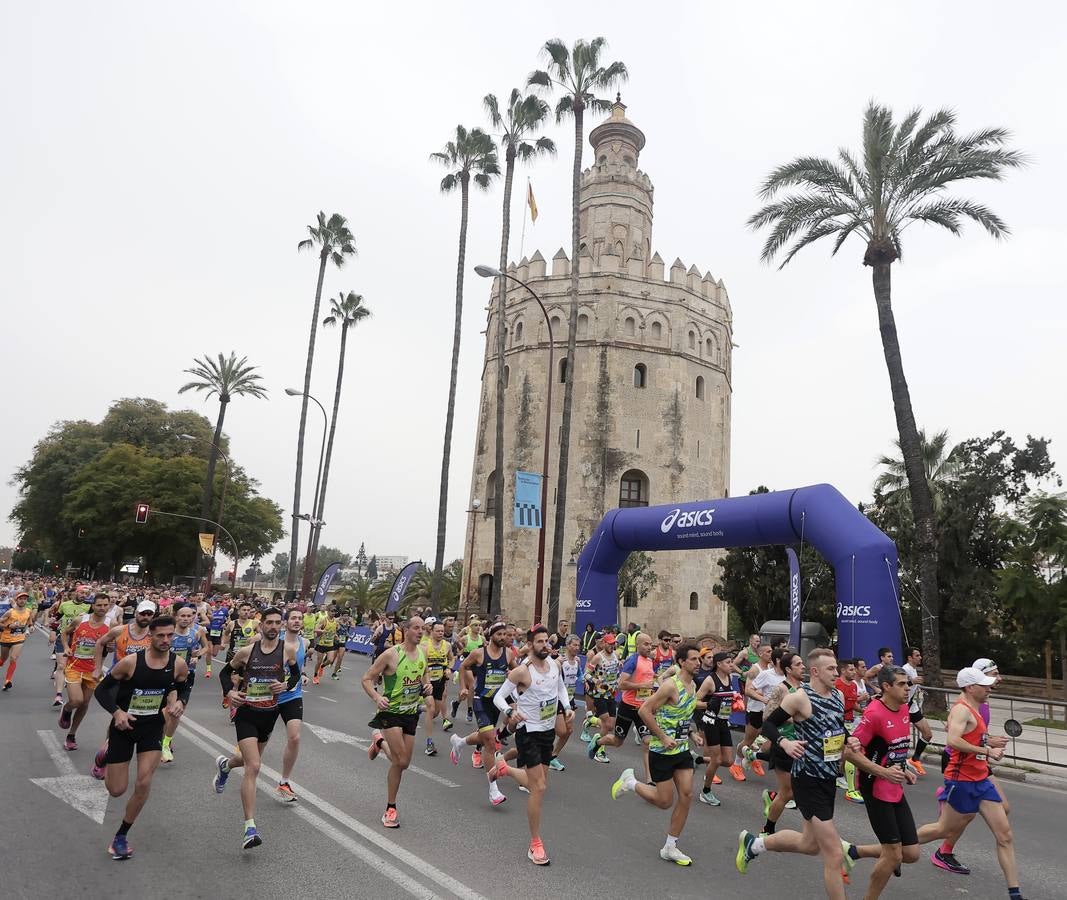 Participantes en el Maratón de Sevilla 2023