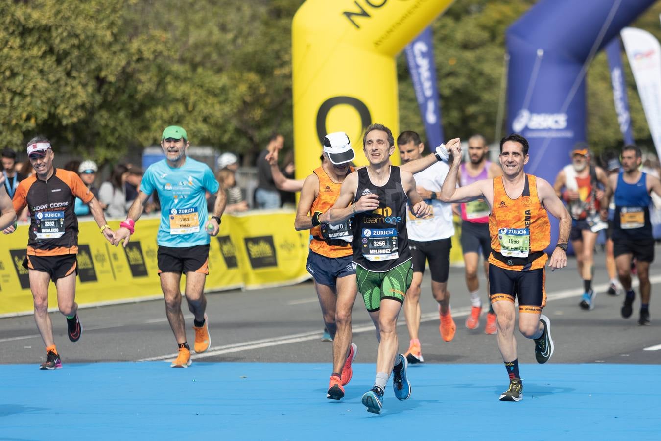 Diferentes momentos del Zurich Maratón Sevilla 2023