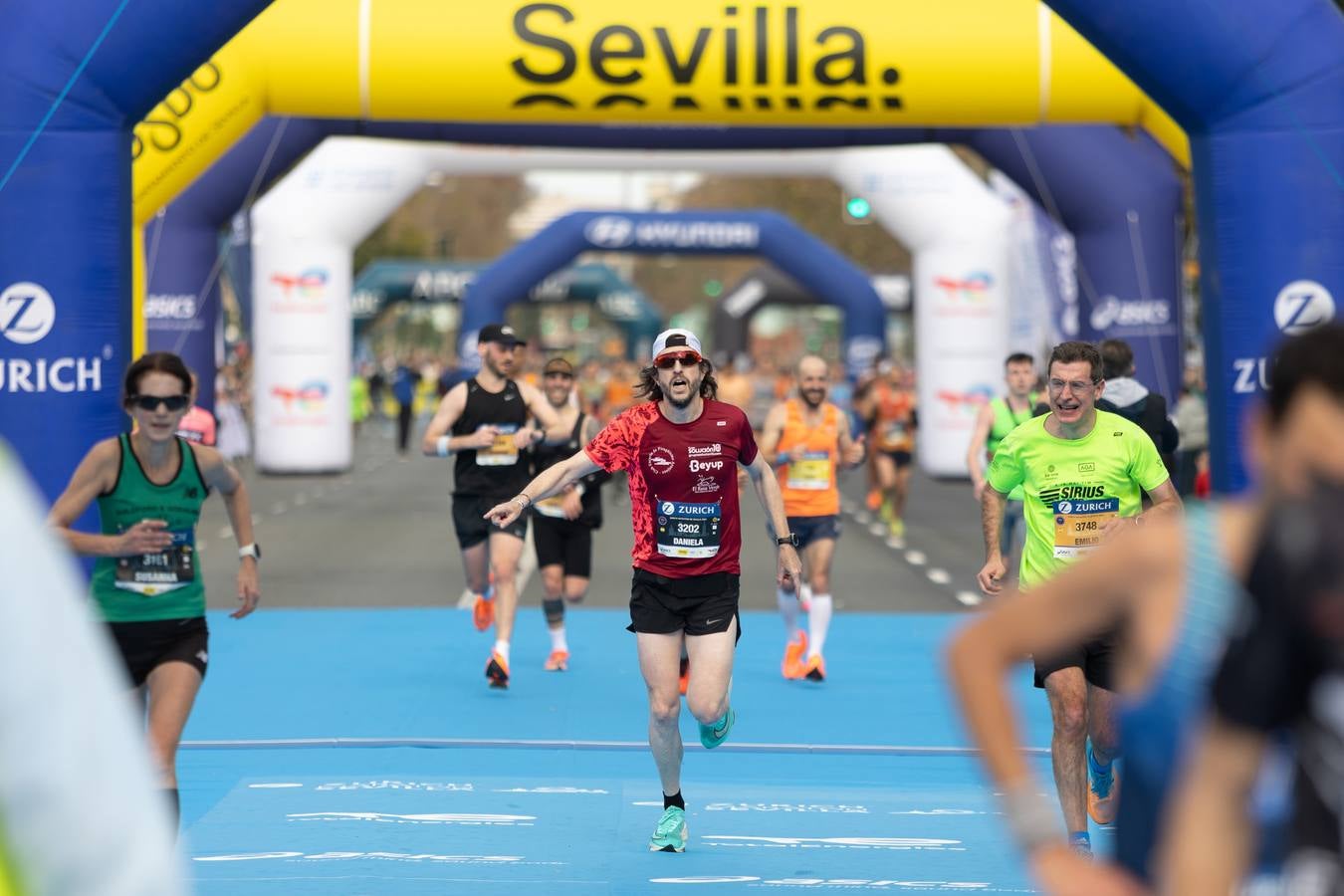 Diferentes momentos del Zurich Maratón Sevilla 2023