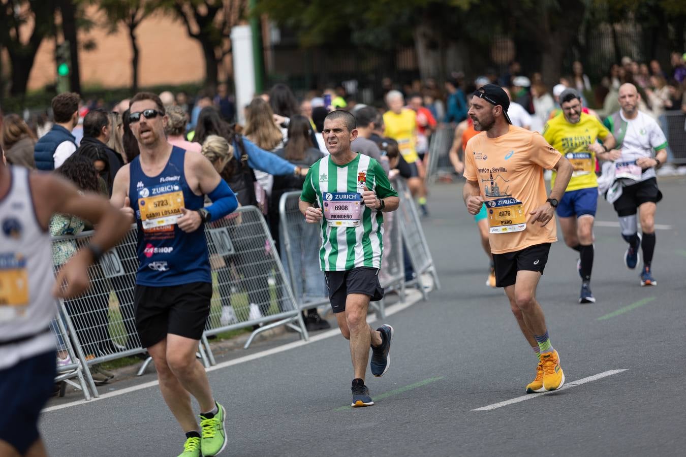 Diferentes momentos del Zurich Maratón de Sevilla 2023