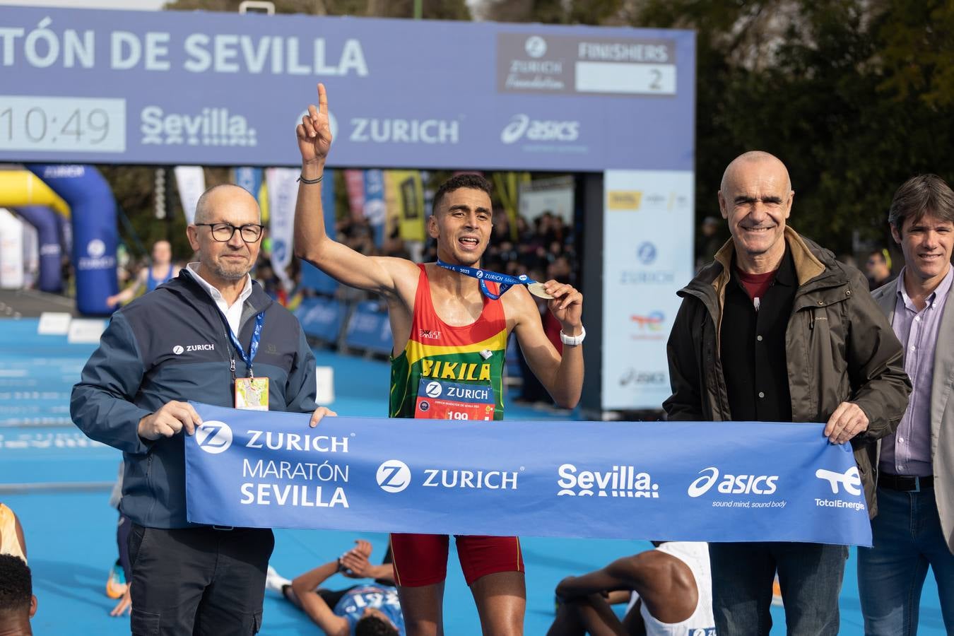 Diferentes momentos del Zurich Maratón de Sevilla 2023