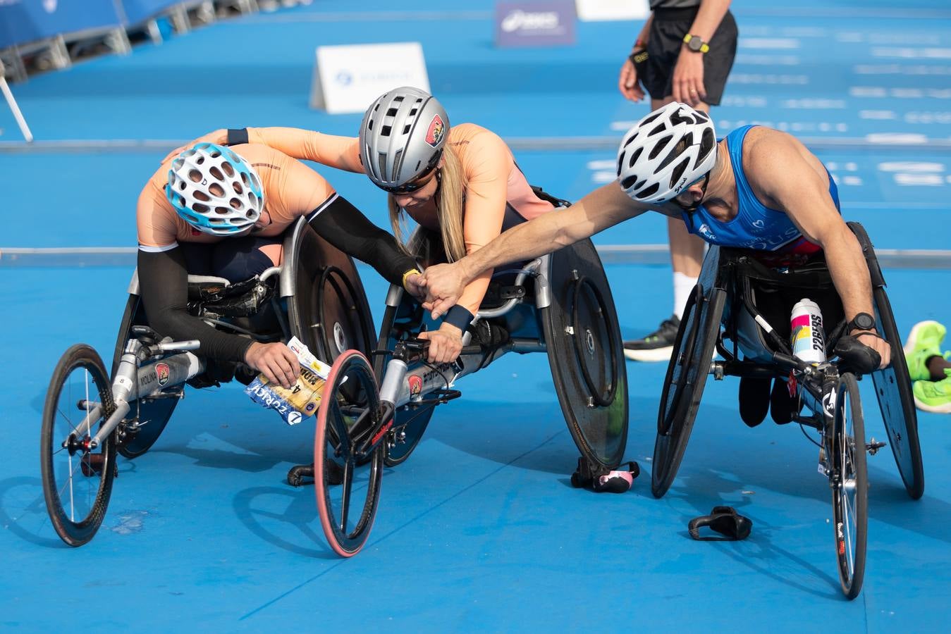 Diferentes momentos del Zurich Maratón de Sevilla 2023