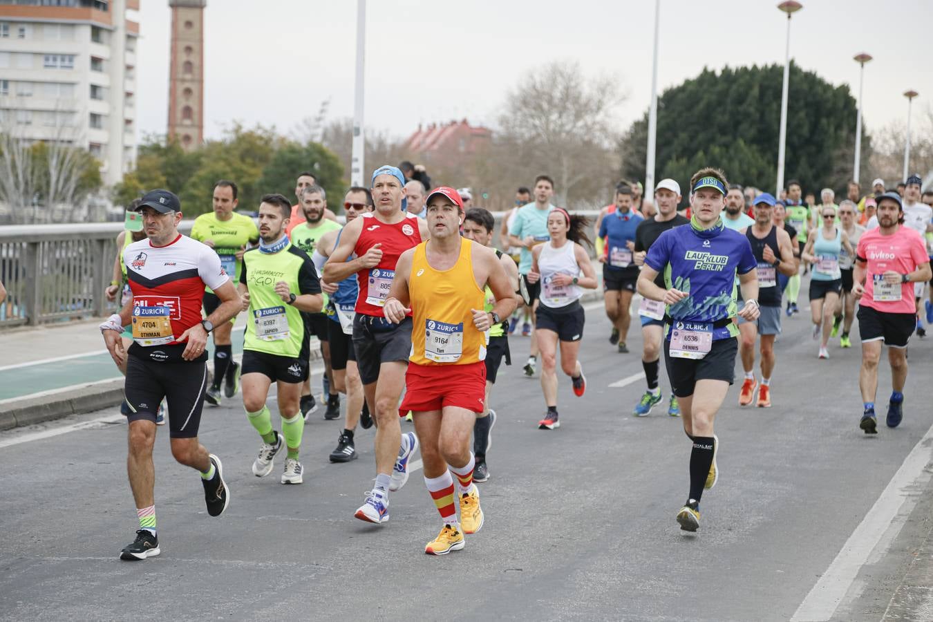 Participantes en el Maratón de Sevilla 2023