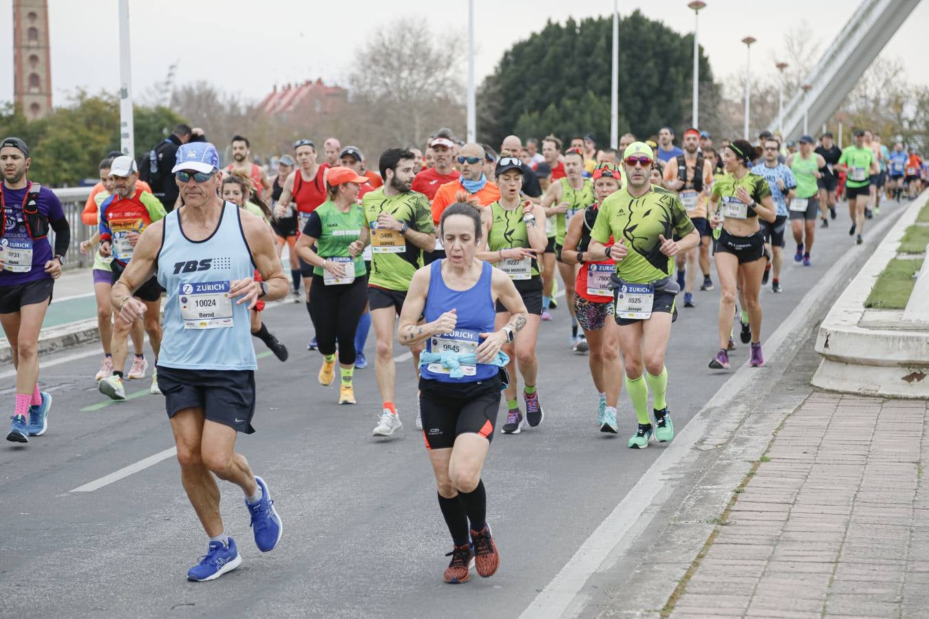 Participantes en el Maratón de Sevilla 2023