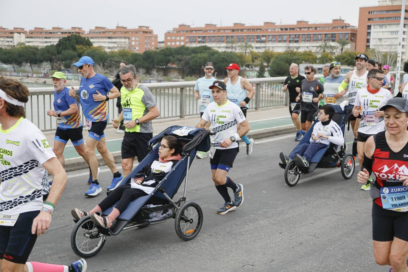 Participantes en el Maratón de Sevilla 2023