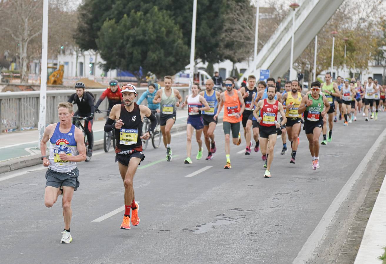 Participantes en el Maratón de Sevilla 2023