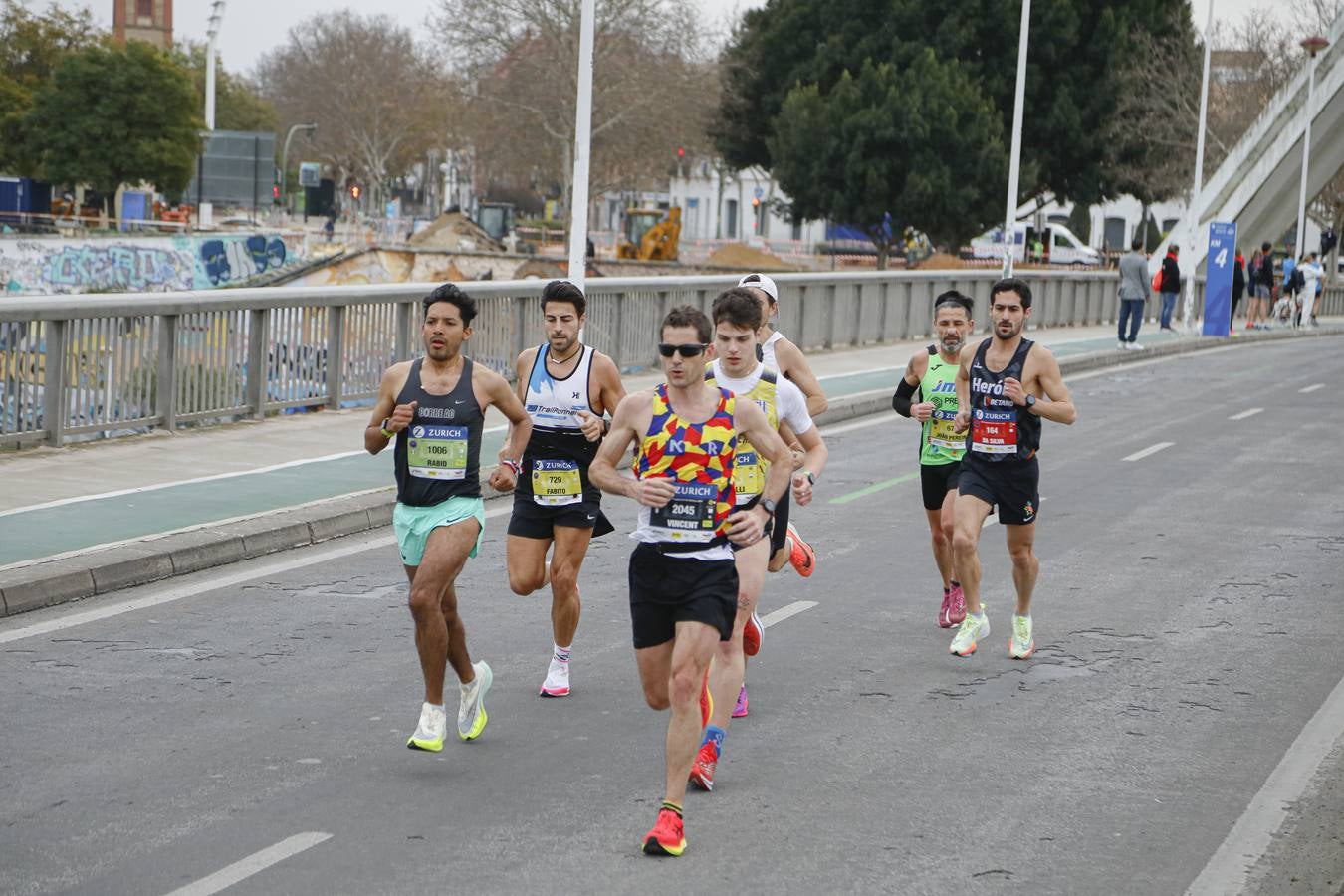Participantes en el Maratón de Sevilla 2023