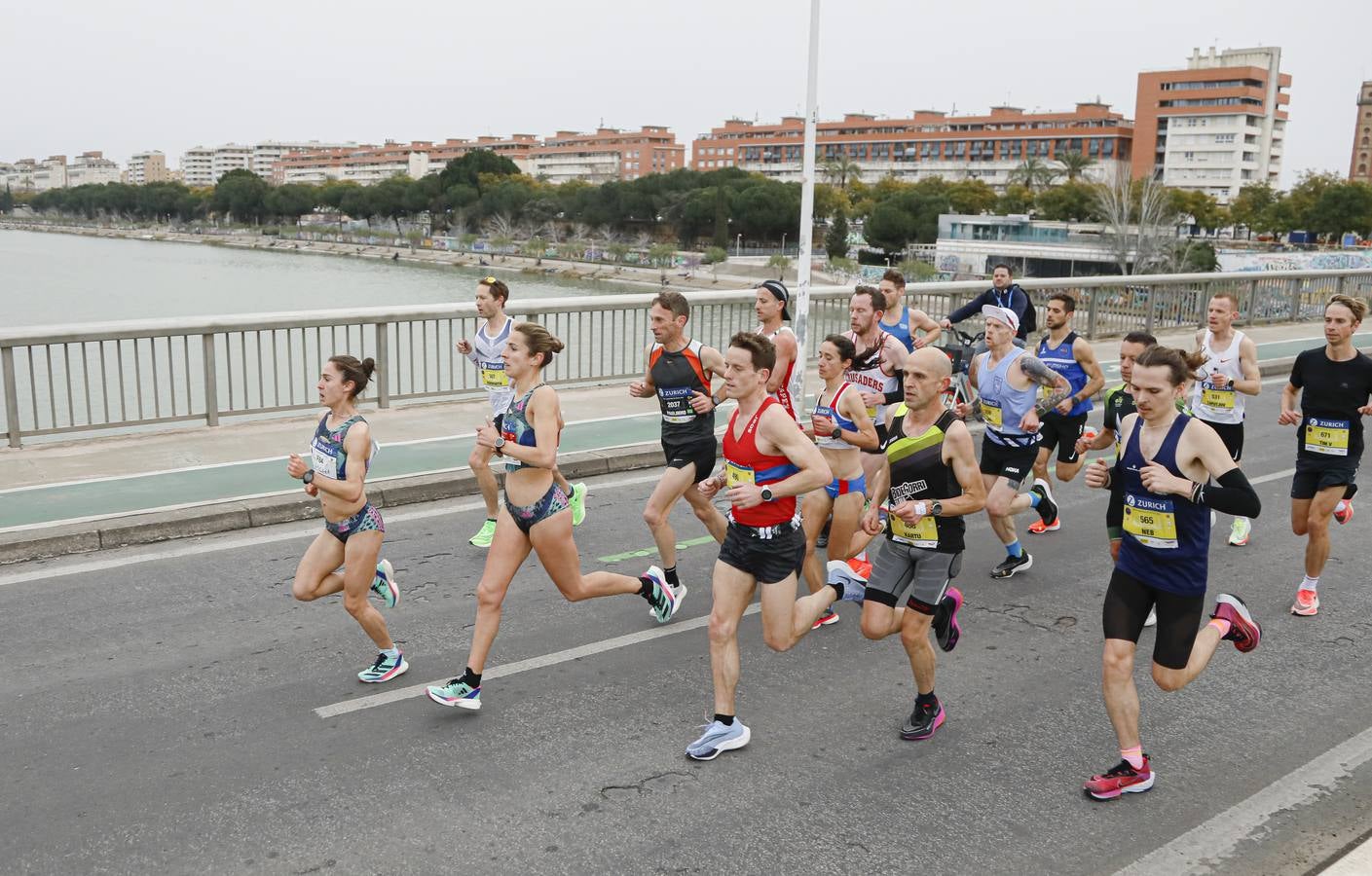 Participantes en el Maratón de Sevilla 2023