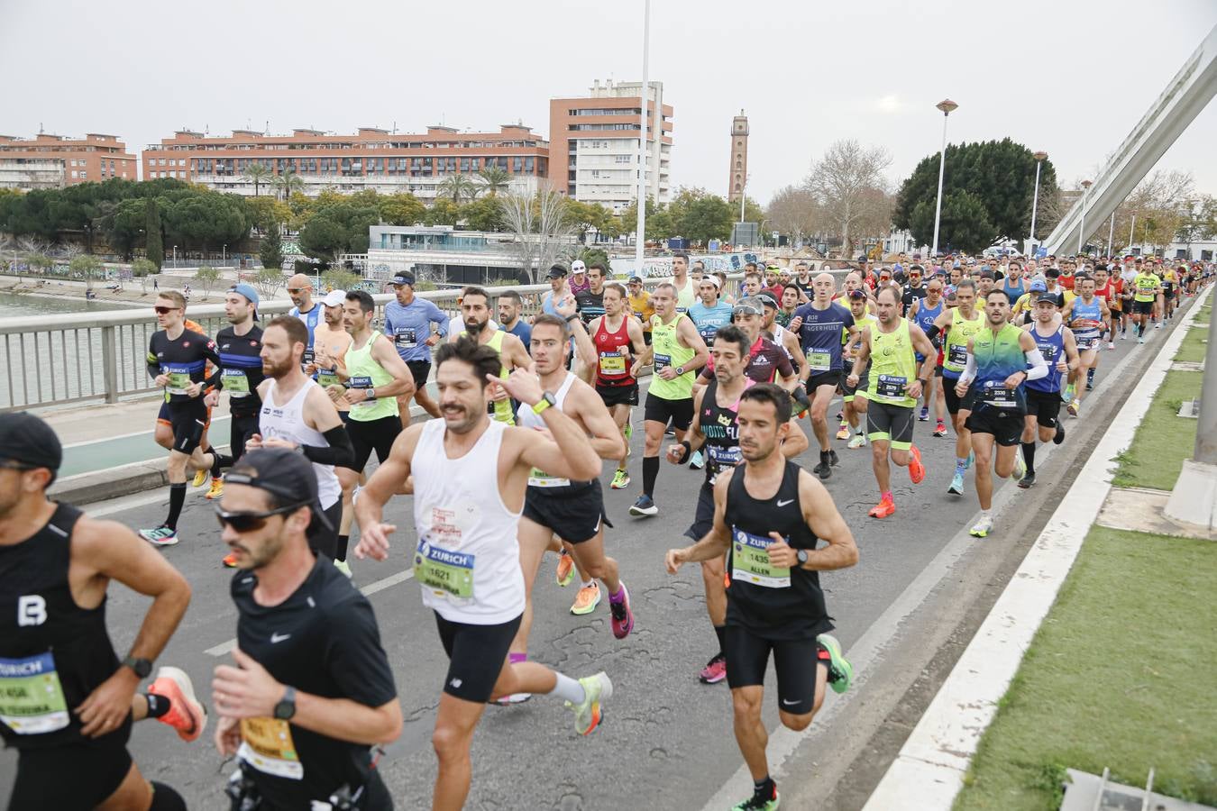 Participantes en el Maratón de Sevilla 2023