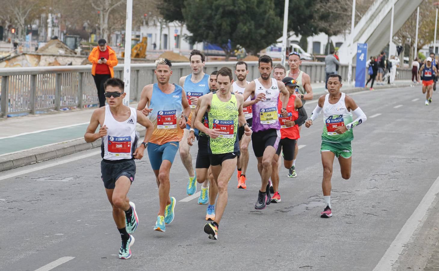 Participantes en el Maratón de Sevilla 2023
