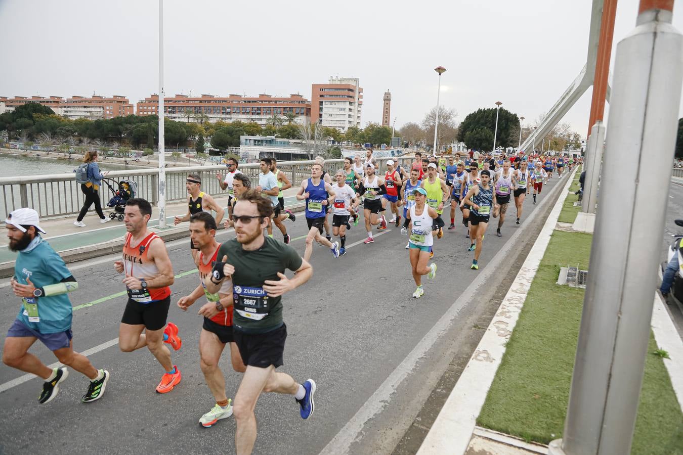 Participantes en el Maratón de Sevilla 2023