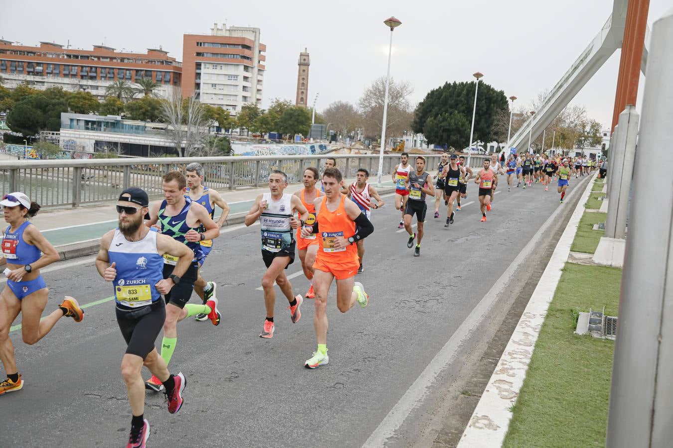 Participantes en el Maratón de Sevilla 2023