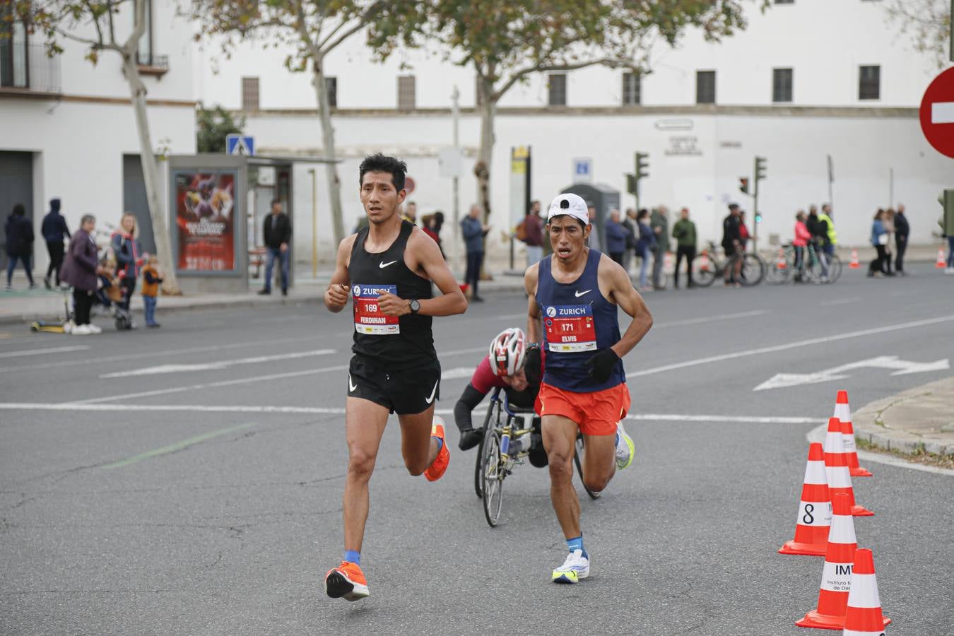 Participantes en el Maratón de Sevilla 2023