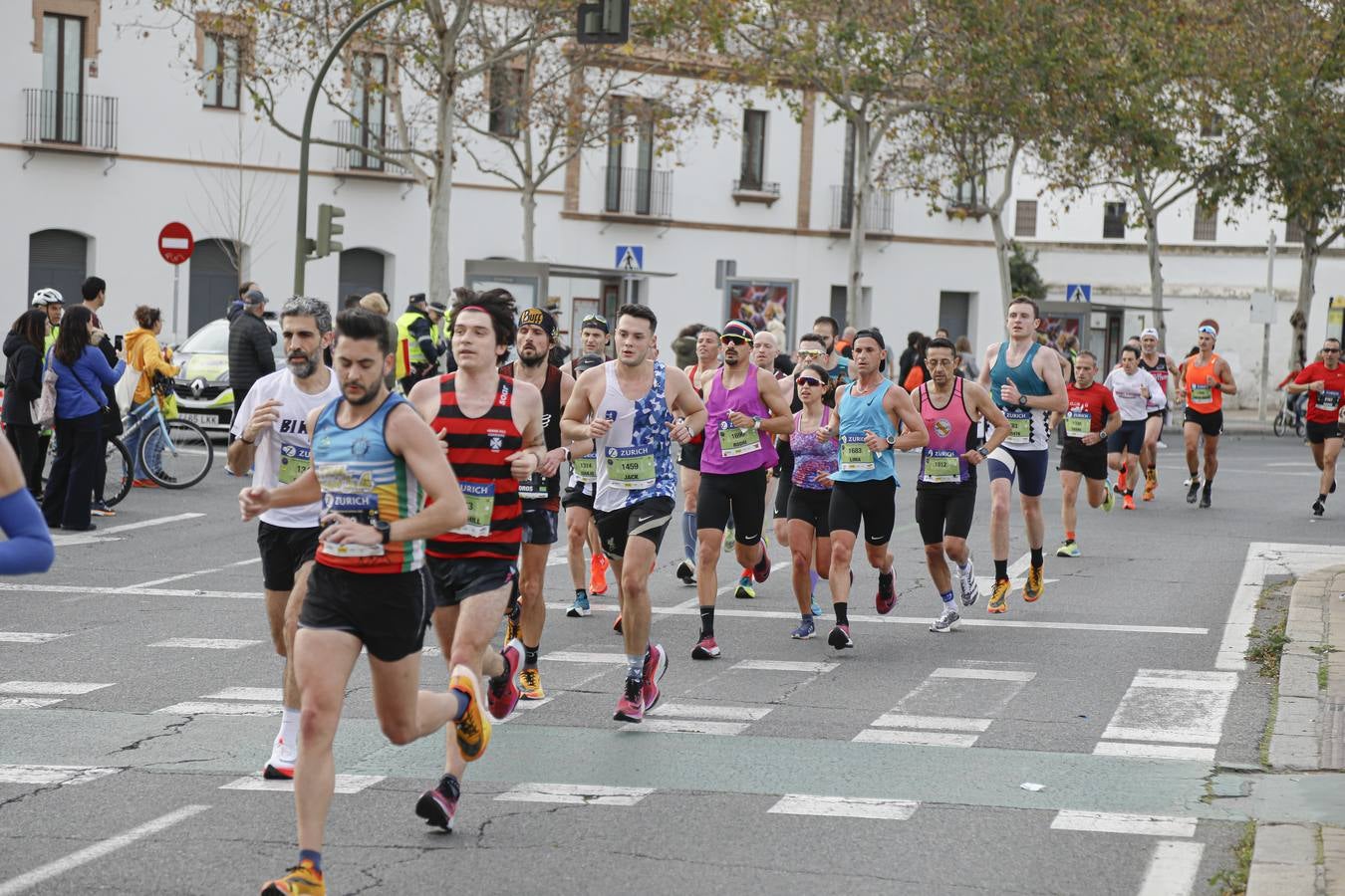 Participantes en el Maratón de Sevilla 2023