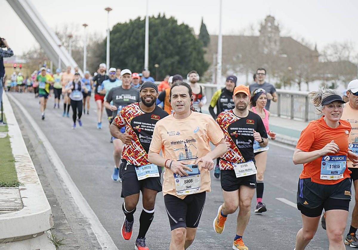 Participantes en el Maratón de Sevilla 2023