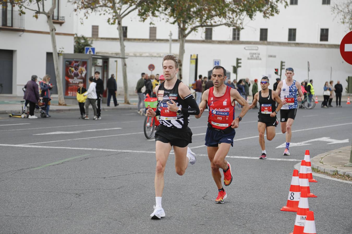 Participantes en el Maratón Sevilla 2023