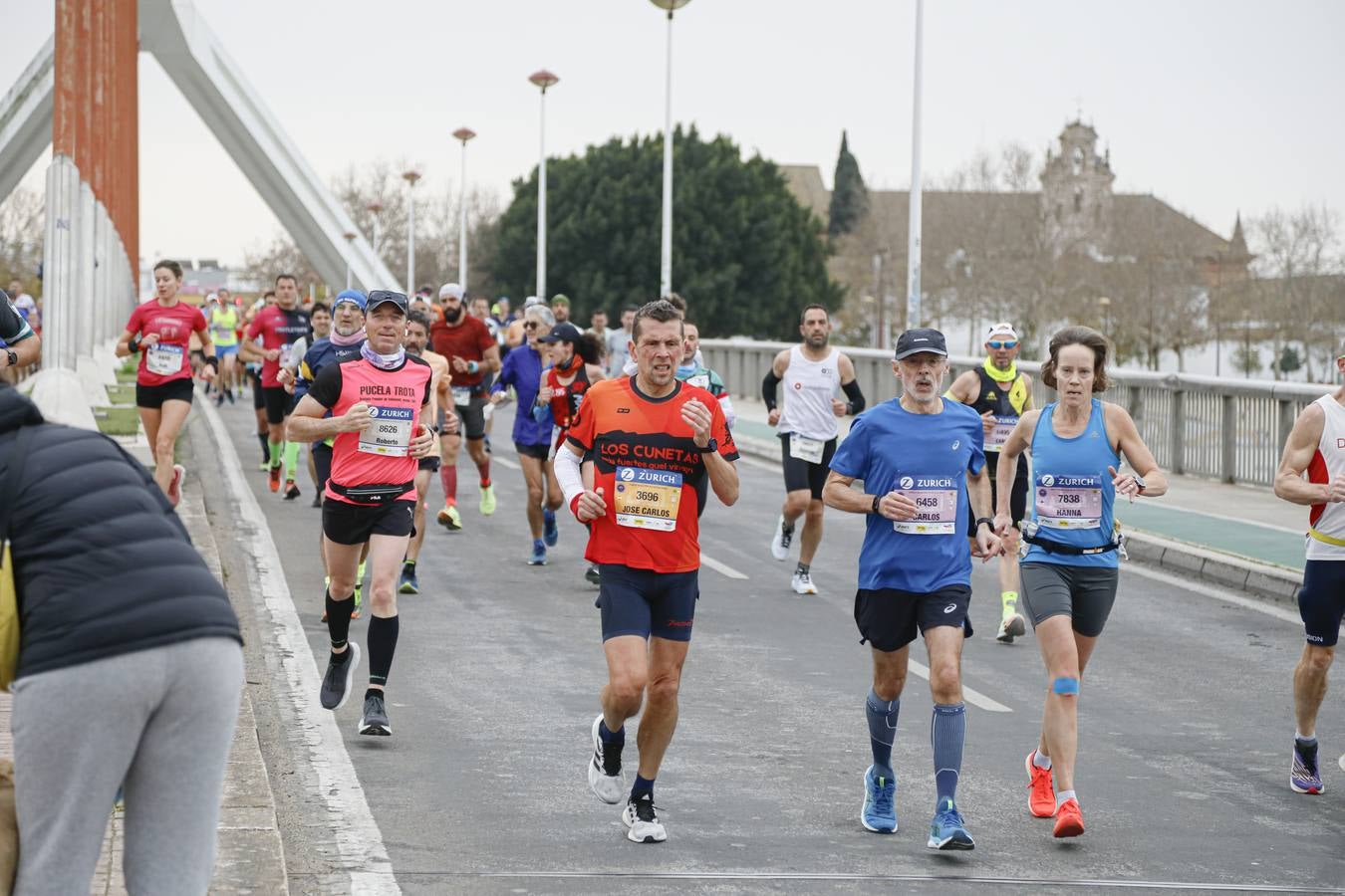 Participantes en el Maratón Sevilla 2023