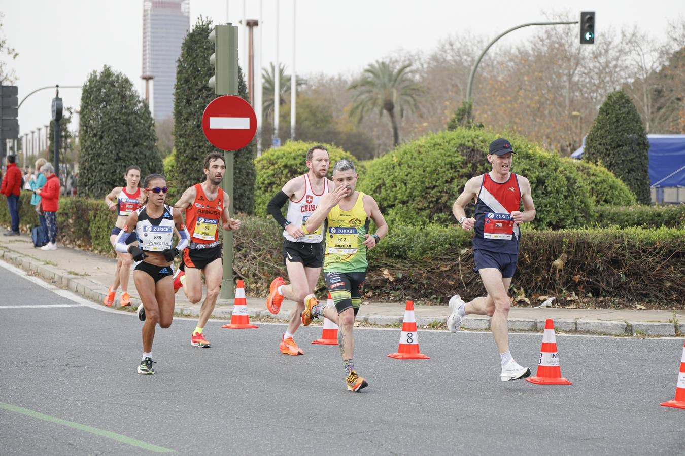 Participantes en el Maratón Sevilla 2023