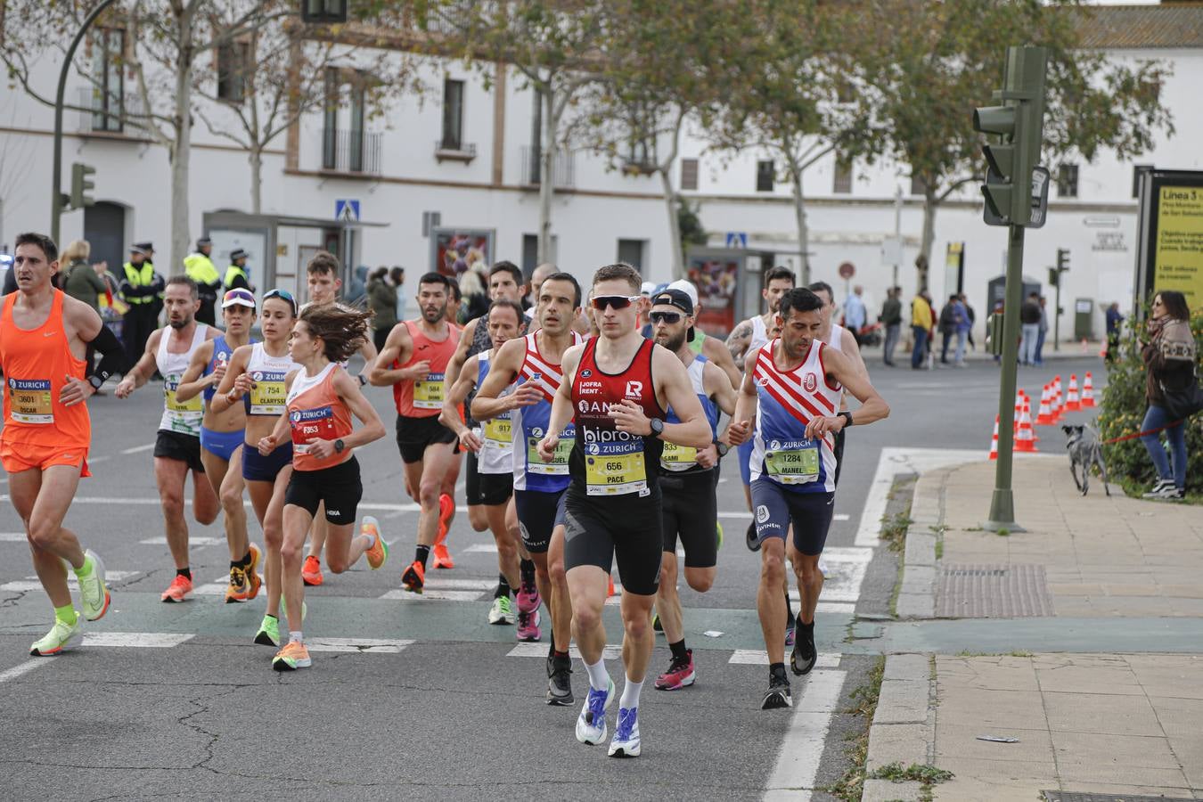 Participantes en el Maratón Sevilla 2023