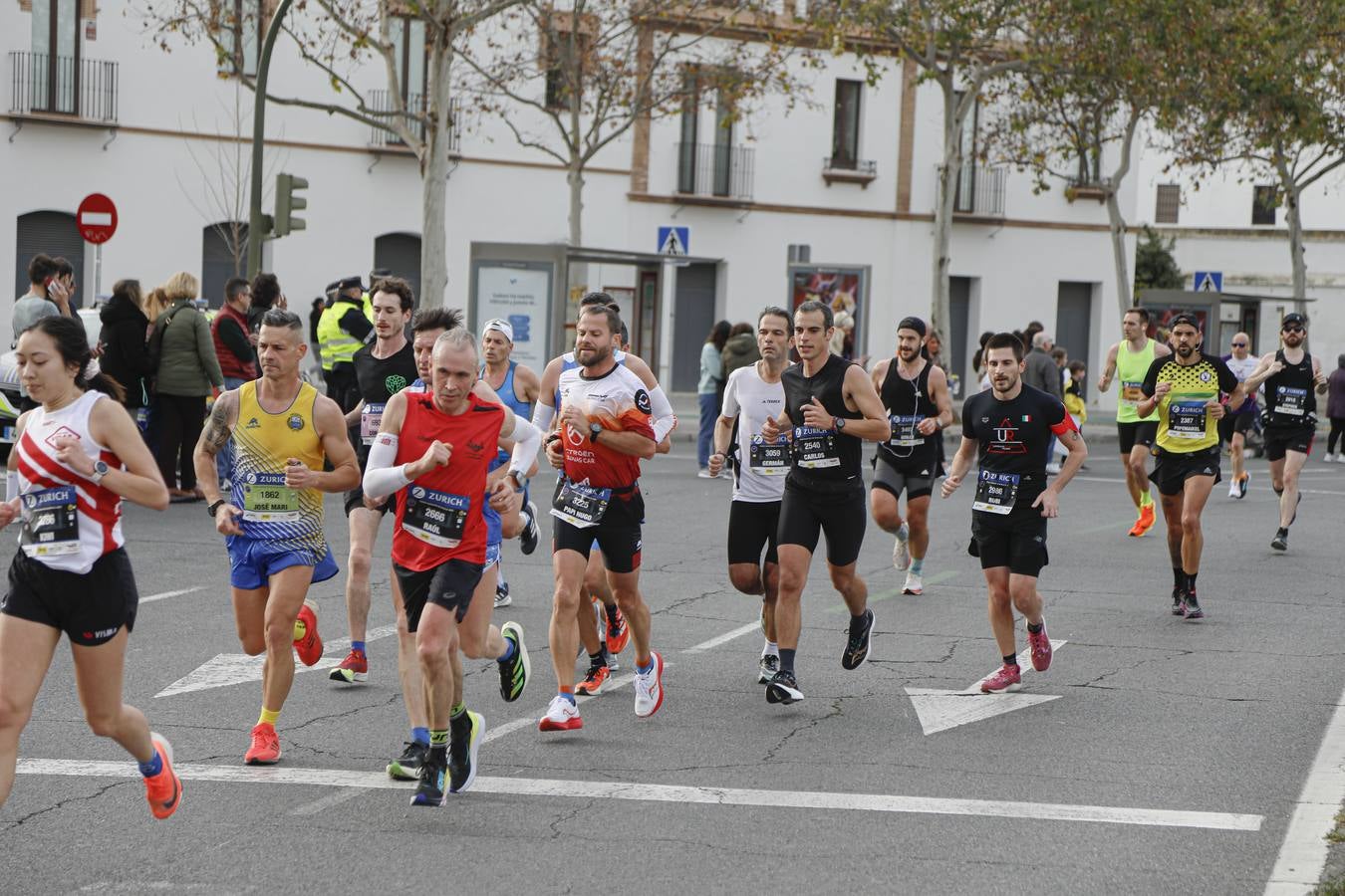 Participantes en el Maratón de Sevilla 2023
