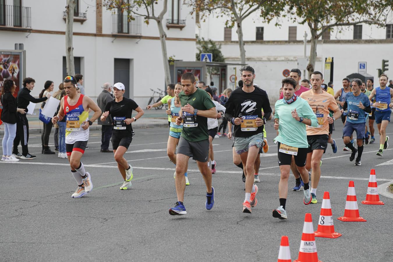 Participantes en el Maratón de Sevilla 2023