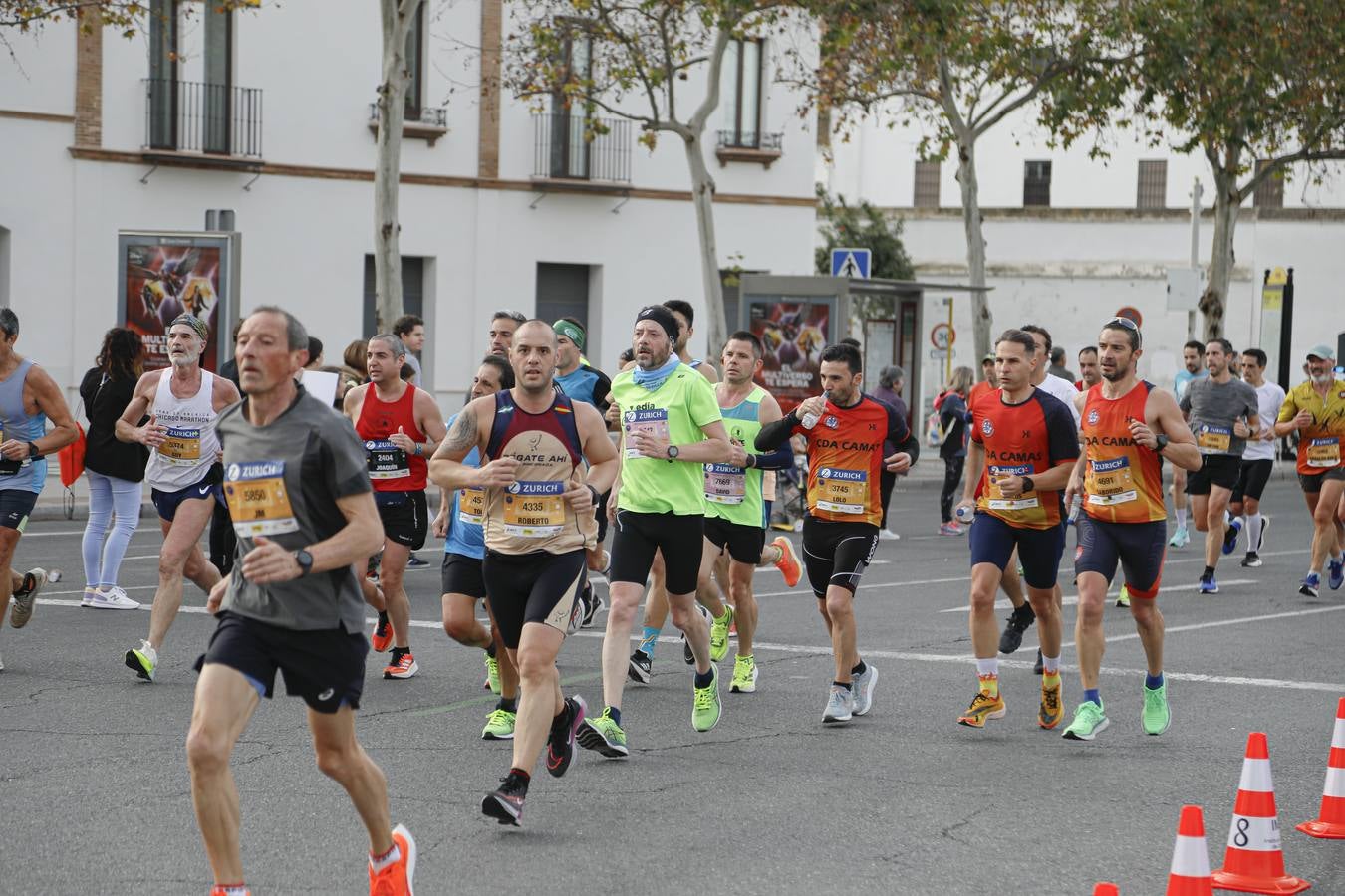 Participantes en el Maratón de Sevilla 2023