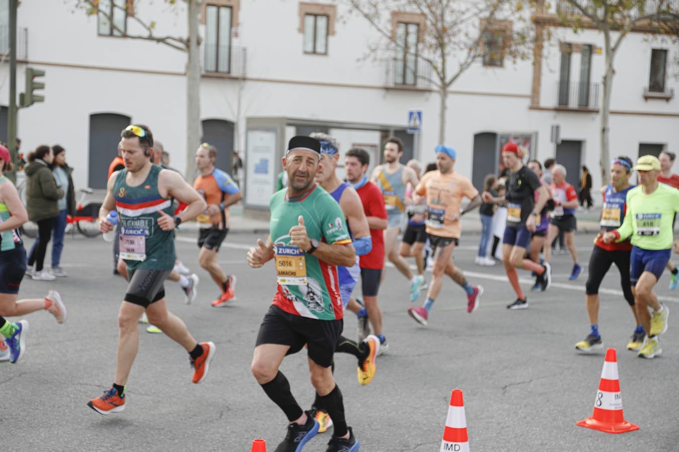 Participantes en el Maratón de Sevilla 2023