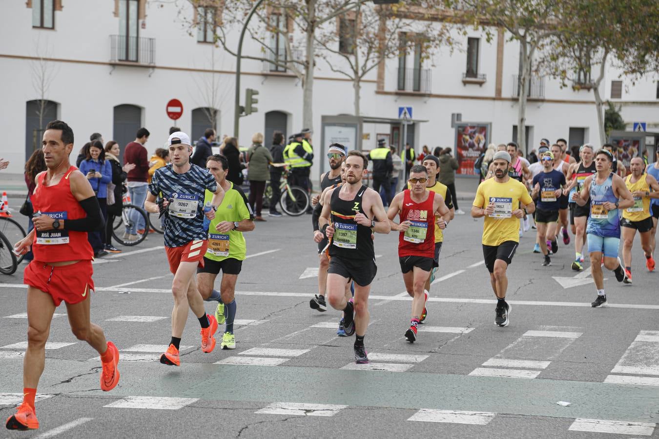 Participantes en el Maratón de Sevilla 2023