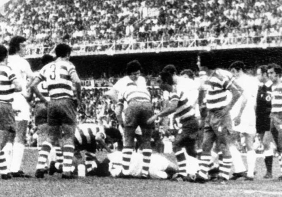 Amancio cae lesionado en el encuentro de Copa del Rey ante el Granada en Los Cármenes