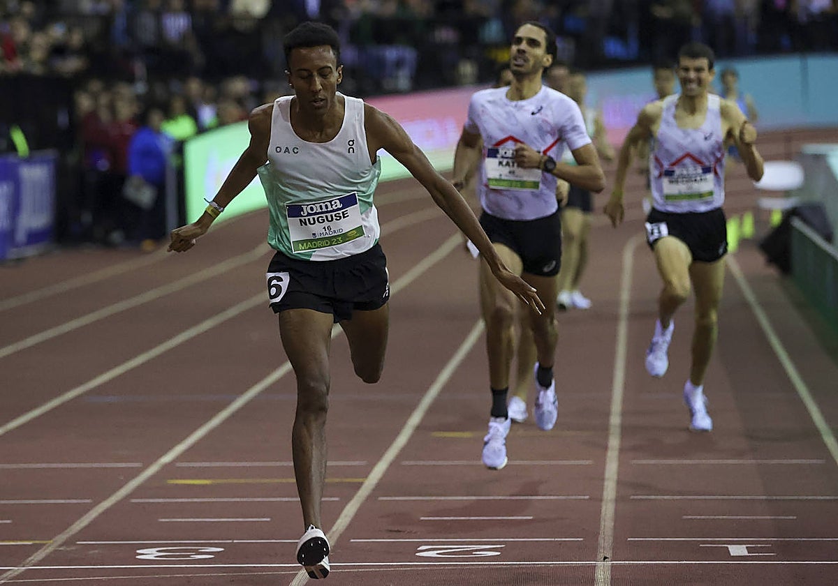 Nuguse, en primer término, con Katir y Mechaal al fondo