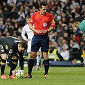 El árbitro Estrada Fernández se querella contra Negreira por presunta corrupción deportiva