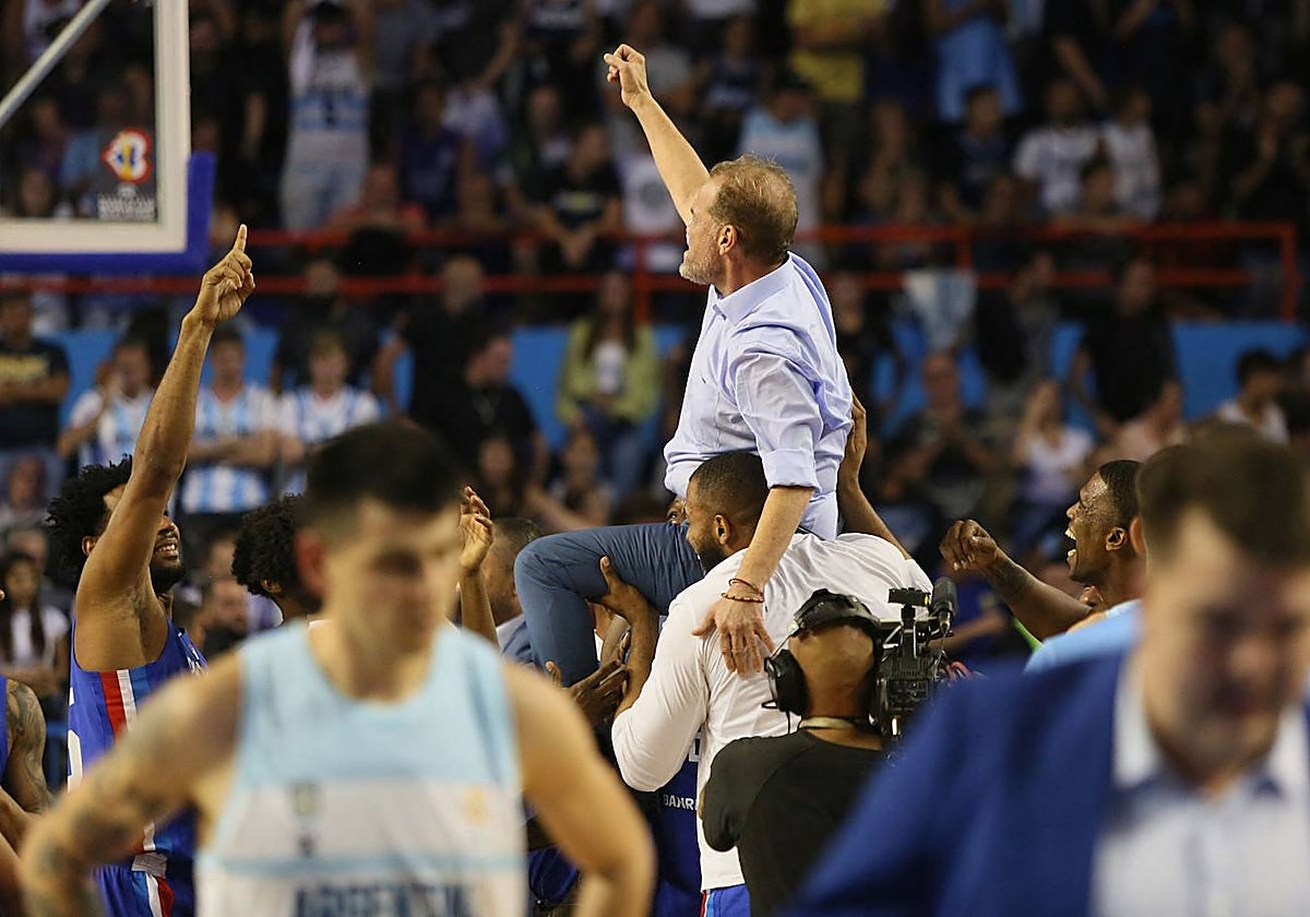 El Che García celebra eufórico la victoria de República Dominicana