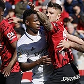 Los insultos racistas a Vinicius tienen un precio: 4.000 euros y 12 meses sin acceder a un estadio