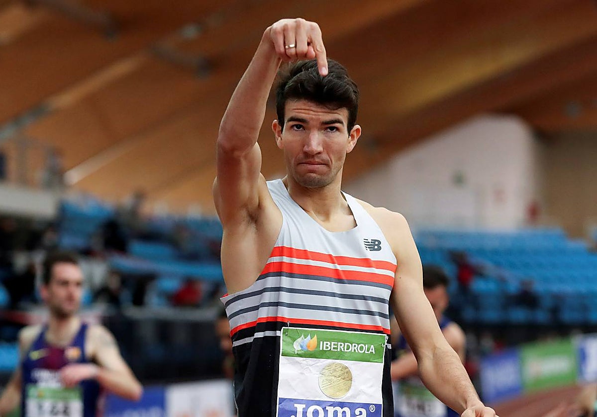 Mechaal, tras proclamarse campeón de España en los 3.000 el pasado febrero