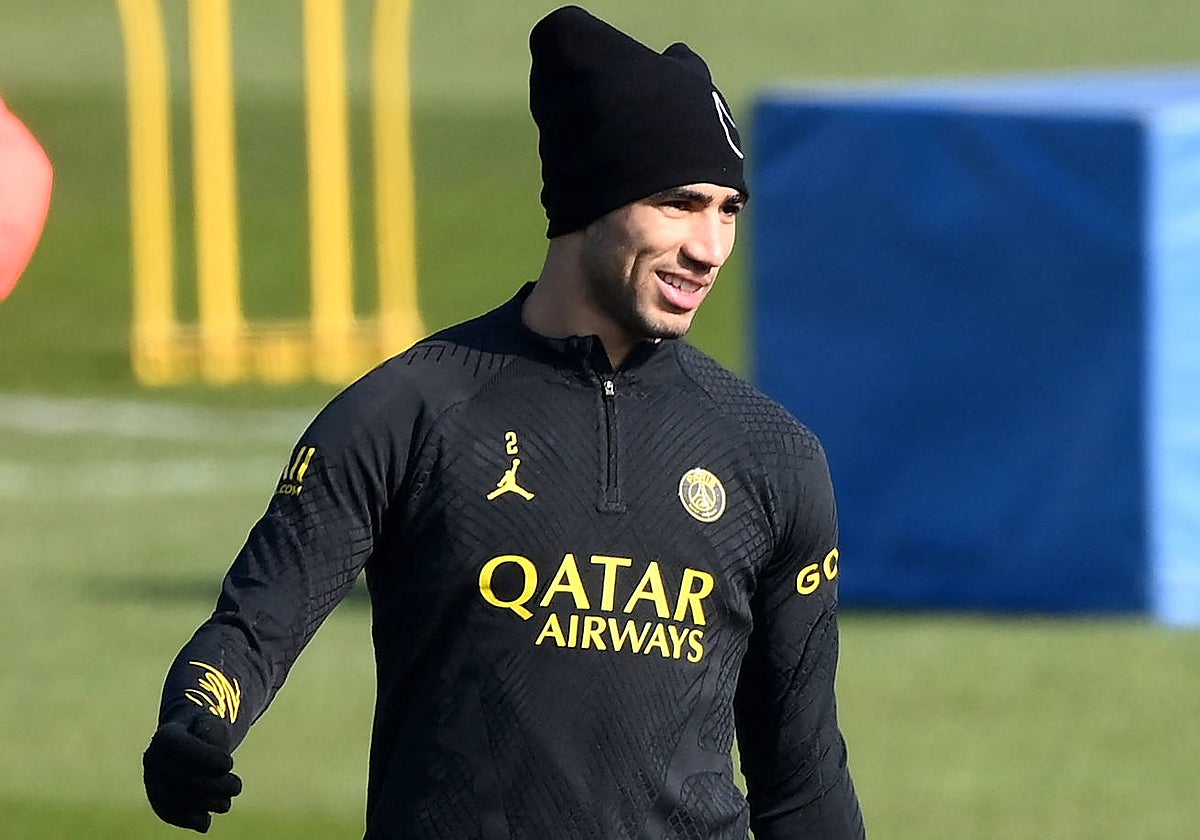 Achraf, durante un entrenamiento con el PSG