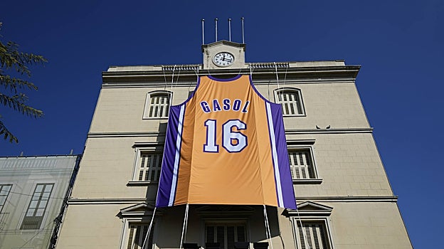 El Ayuntamiento de Sant Boi, ciudad natal de Pau, le ha homenajeado así