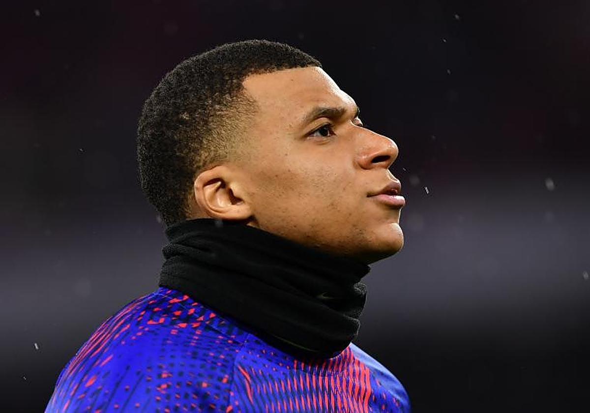 Kylian Mbappé, durante el calentamiento previo al duelo contra el Bayern