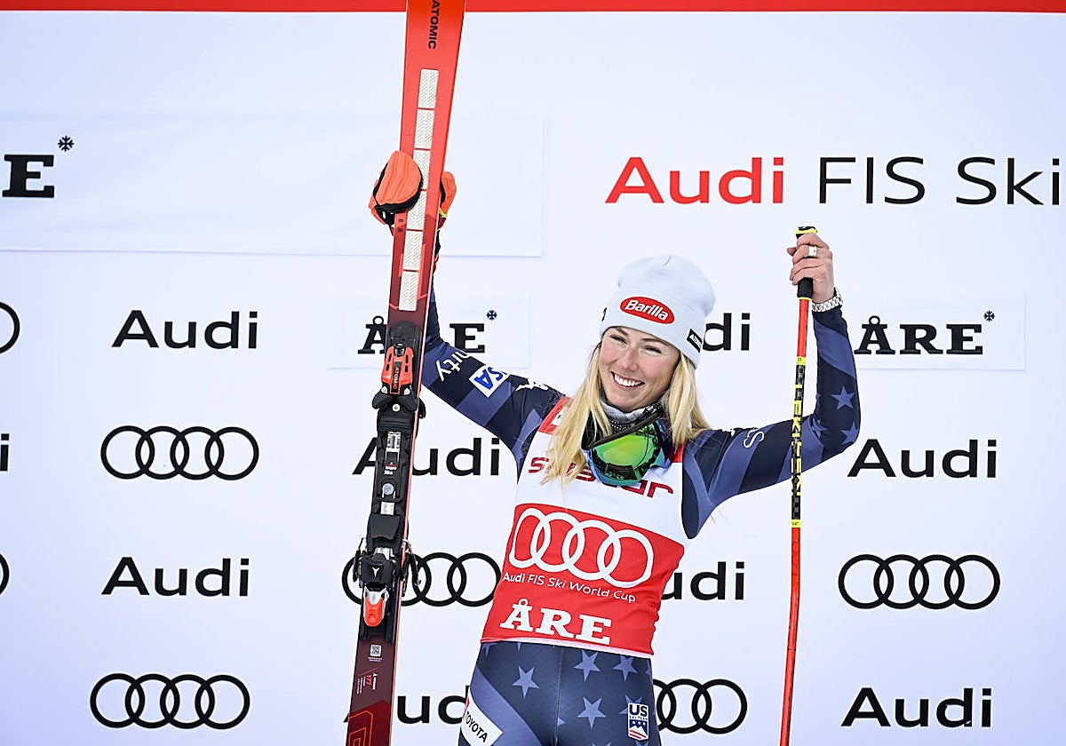 Shiffrin celebra su victoria 86 en la Copa del Mundo