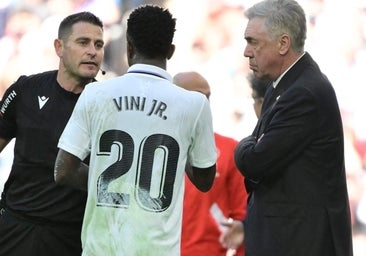 La queja de Ancelotti y la súplica de Vinicius: «Siempre que hago la primera falta me sacan tarjeta»