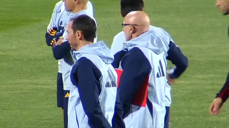 Luis de la Fuente dirige su primer entrenamiento como seleccionador de 'la Roja'