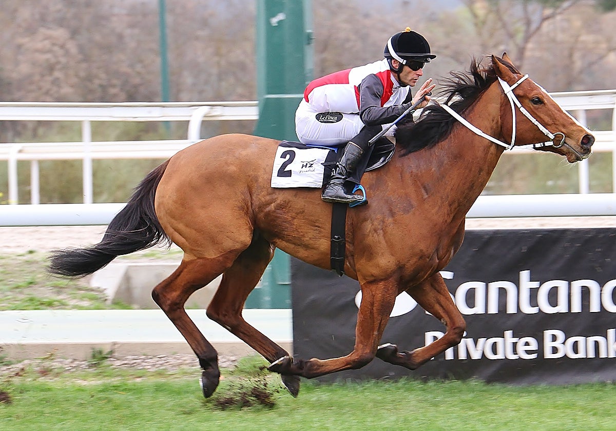 La campeona "Maracay" venciendo en el "Premio Robertiya 2022"