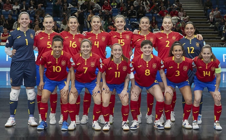 Imagen principal - Plantilla de la selección española | Laura Córdoba | Irene Córdoba