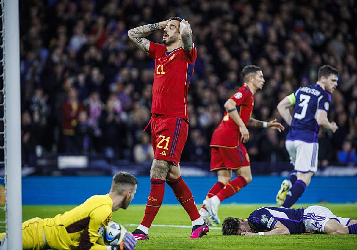 Joselu se lamenta tras un remate